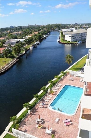 Building Photo - 401 Golden Isles Dr