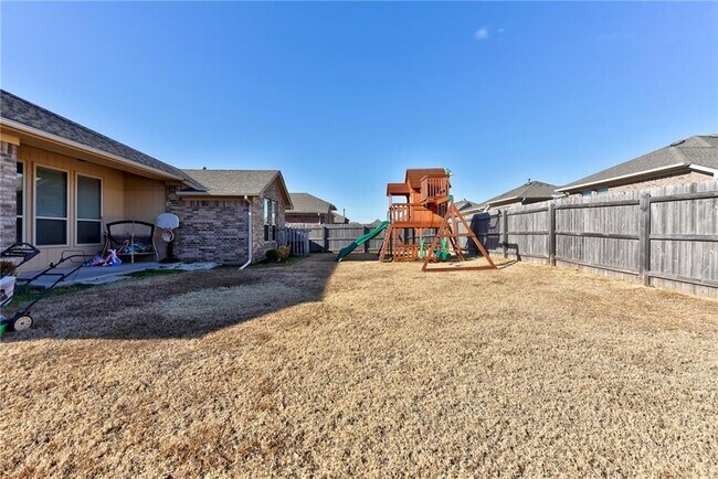 Building Photo - 2405 SW 137th St