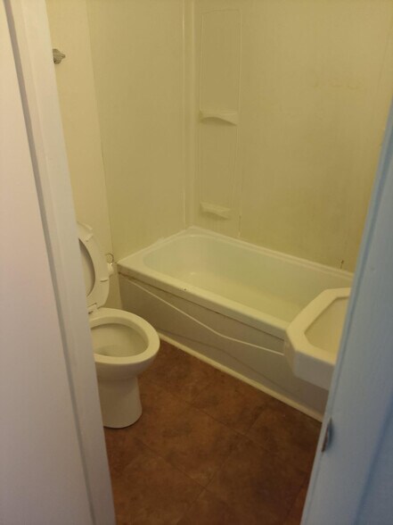 Bathroom - 5 Davis Row