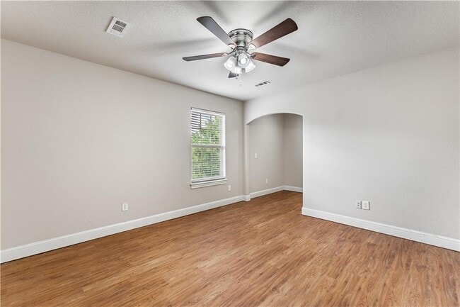 Building Photo - 604 NW 17th Ct