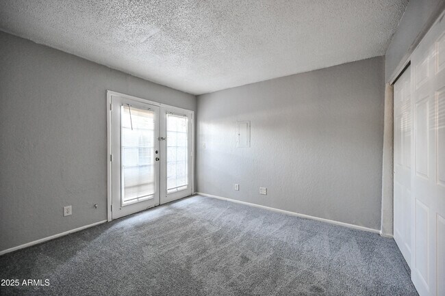Building Photo - 3141 E Cypress St