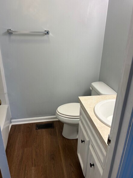 Full bath #2 - 112 Kelly Ct