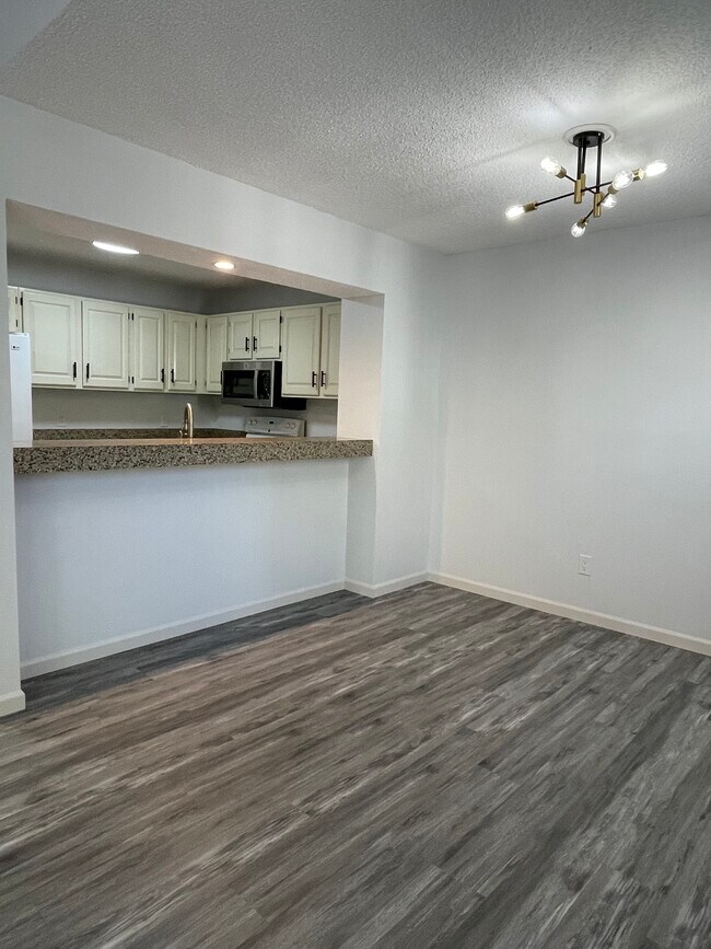 Building Photo - 8811 W 106th Ter