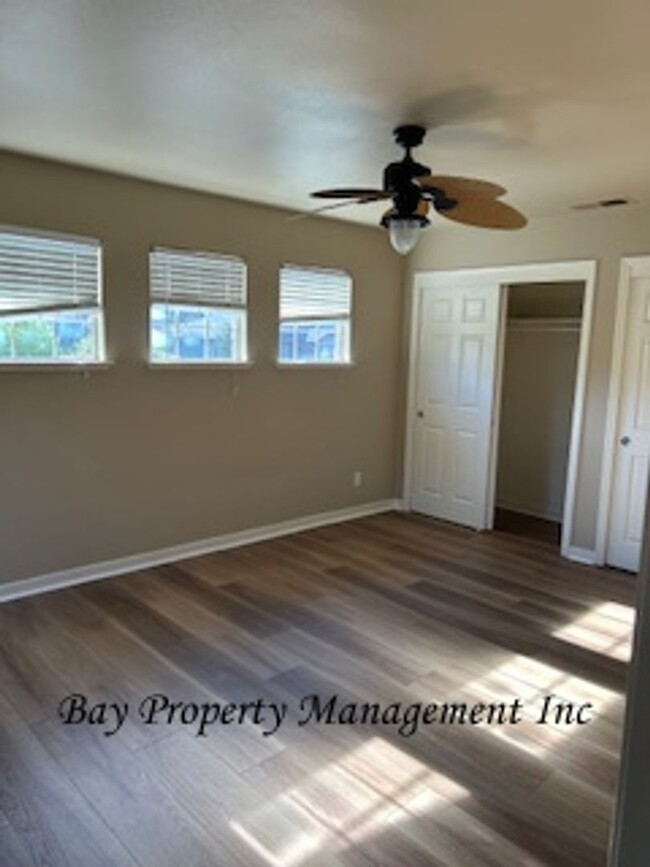 Building Photo - Available now! Charming 3 bedroom home in ...