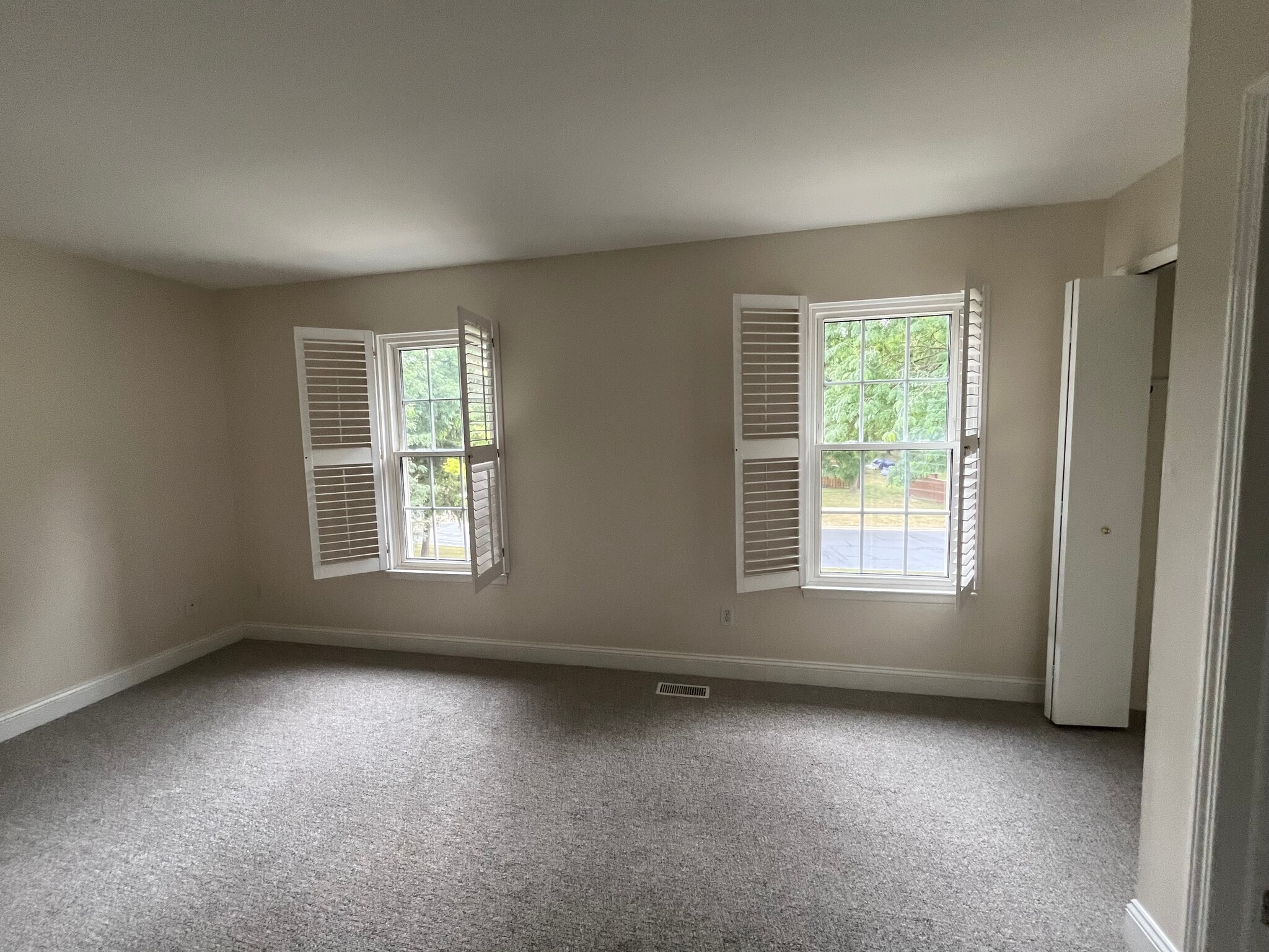 Building Photo - 3010 Bolgos Cir