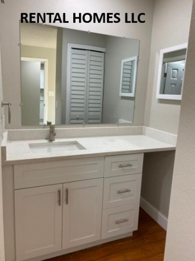 Building Photo - Patio Home, Minutes Away From UCF, Technol...