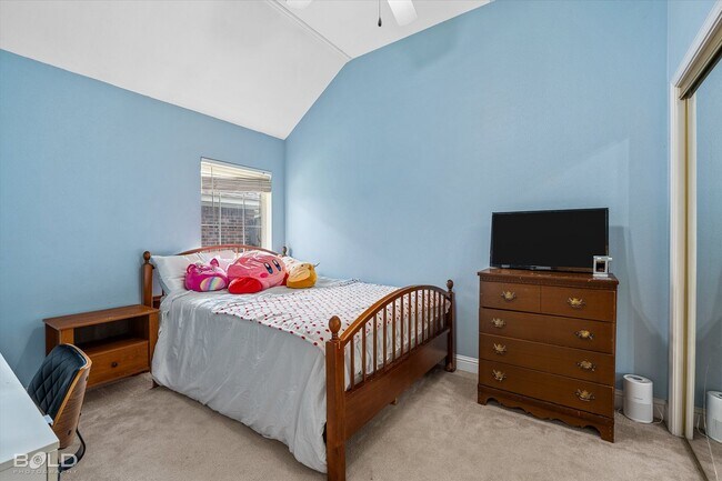 Building Photo - 4 Bedroom 2.5 Bathroom in Stockwell