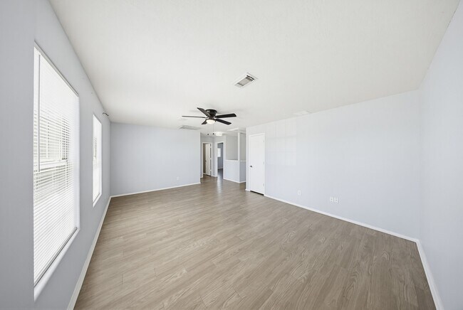 Building Photo - 627 Regal Hollow Ln