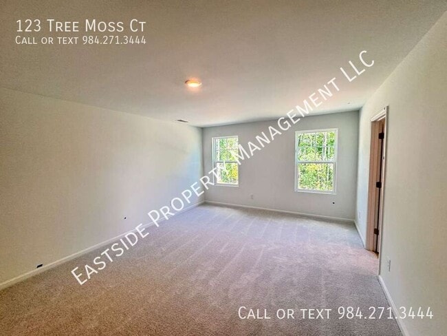 Building Photo - 123 Tree Moss Ct