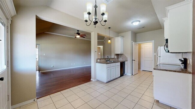 Building Photo - 2814 Horseback Dr