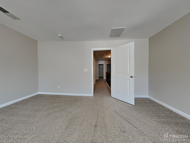 Building Photo - 7121 Creeksong Dr