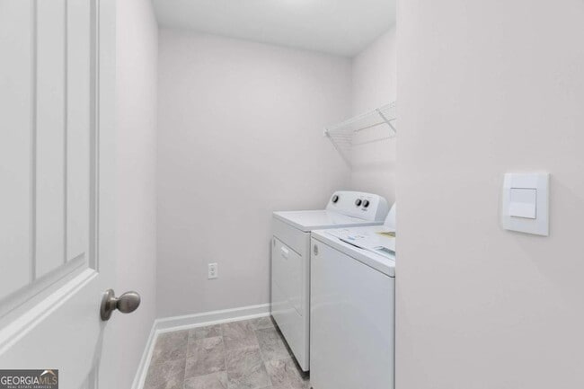 Building Photo - 5370 Swan Ln