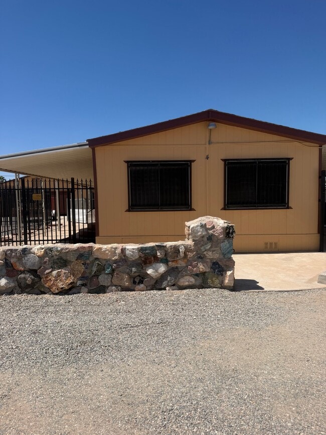 Building Photo - 24 W Rio Colorado Dr
