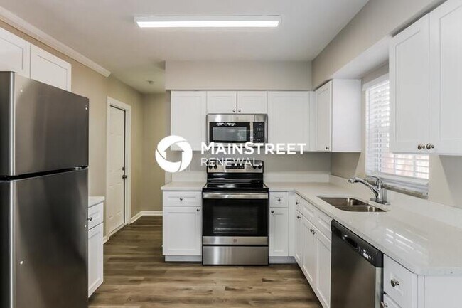 Building Photo - 3 Bedroom Pet-Friendly Home in TAMPA, FL with Main Street Renewal