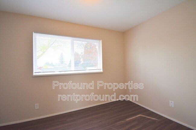 Building Photo - 738 NE 94th Ave