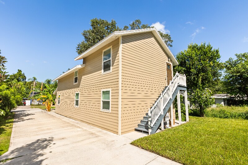 Building Photo - 1325 Cloverlawn Ave