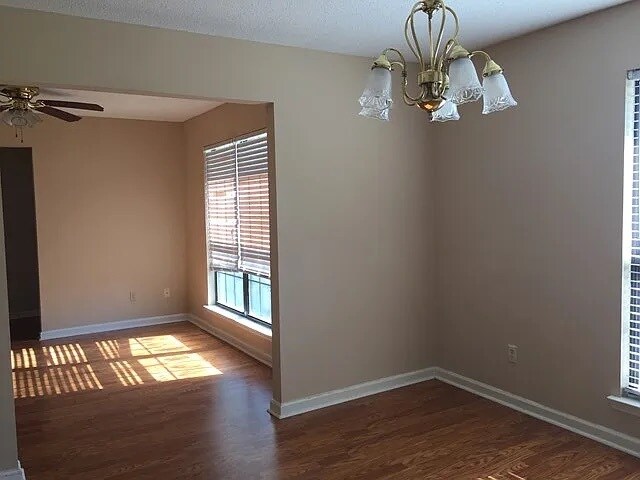 Building Photo - 1646 Latham Ct