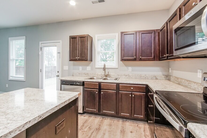 Building Photo - 125 Sturgeon St