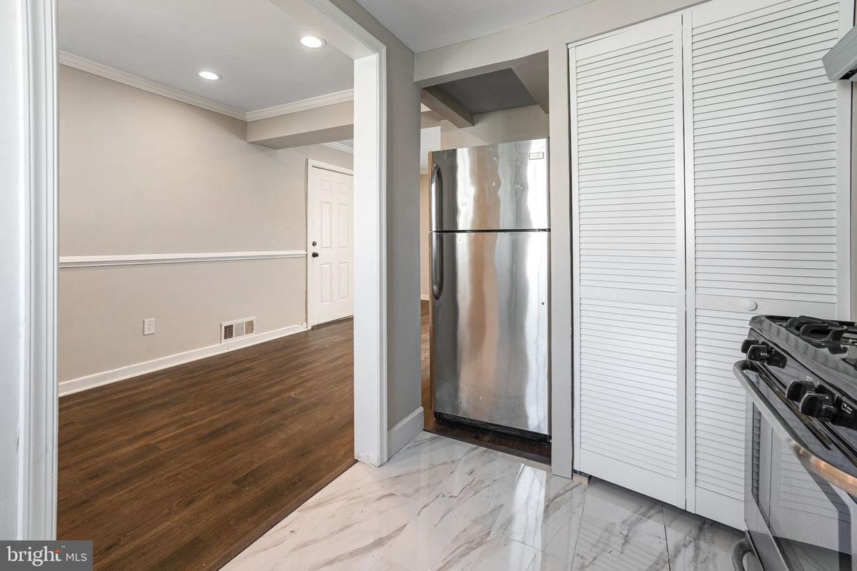 Building Photo - 3815 28th Ave