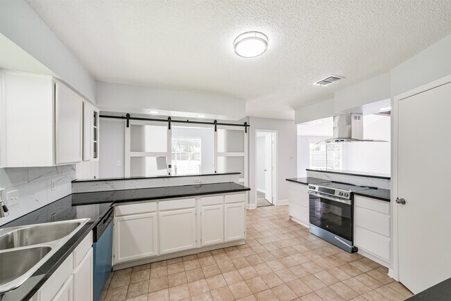 Building Photo - 9503 Dalmally St