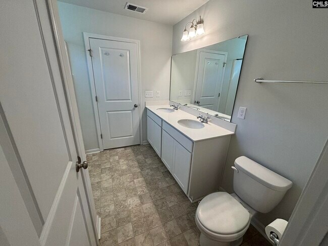 Building Photo - 140 Kings Parish Ct