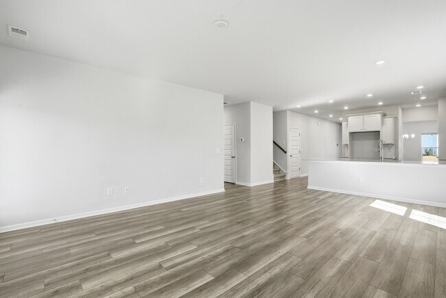 Building Photo - 145 Binscombe Ln