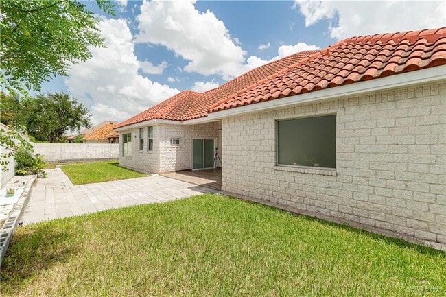 Building Photo - 20 W Rhin Dr