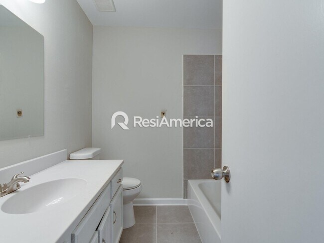 Building Photo - Completely renovated 3 bedroom, 2 bathroom home