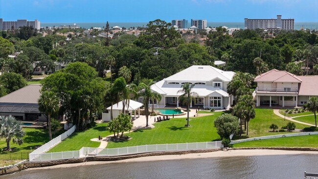 Building Photo - 626 Riverside Dr