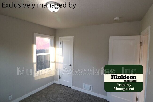 Building Photo - 2829 2nd Ave