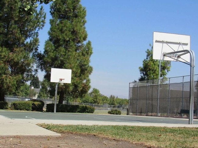 Building Photo - 1480 Los Buellis Way