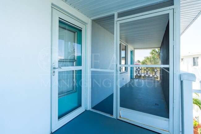 Building Photo - Riverfront Two Bedroom Condo