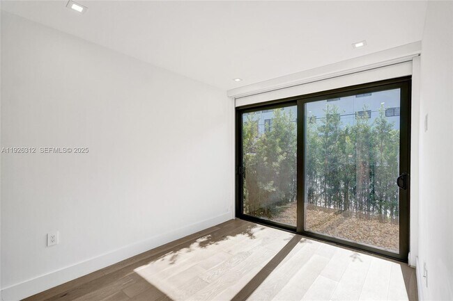 Building Photo - 200 Sunrise Dr