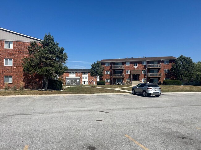 Building Photo - Modern 2-Bedroom Apartments in Crown Point, IN – Pet Friendly!