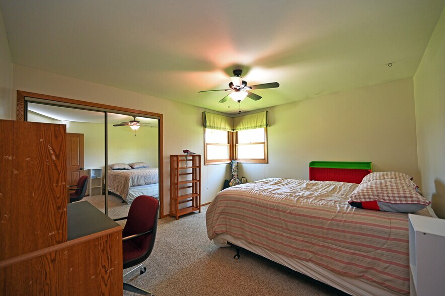 Building Photo - 202 Lac La Belle Dr