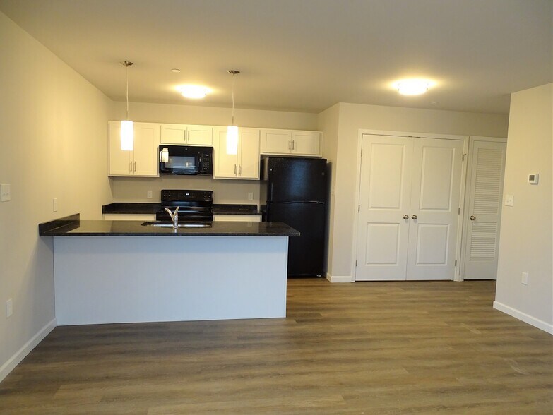 Building Photo - 14 Cobblestone Ct