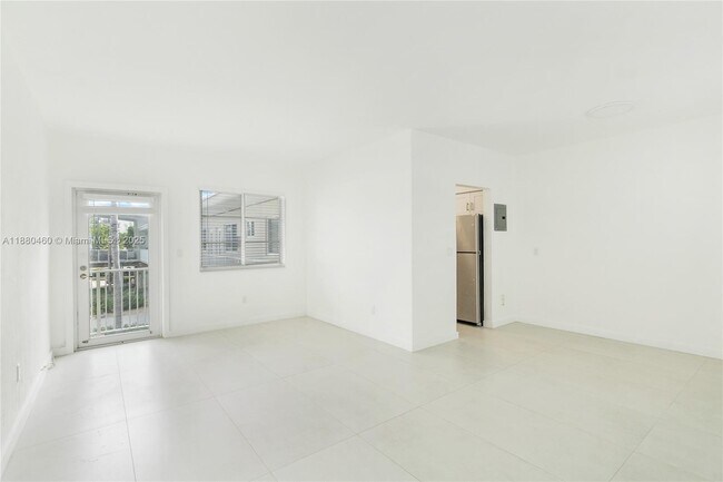 Building Photo - 6930 Rue Versailles Dr