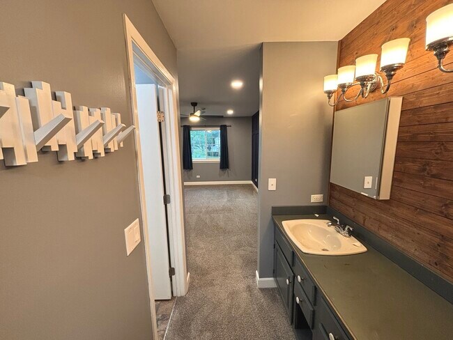 Building Photo - 2114 Southwind Cir