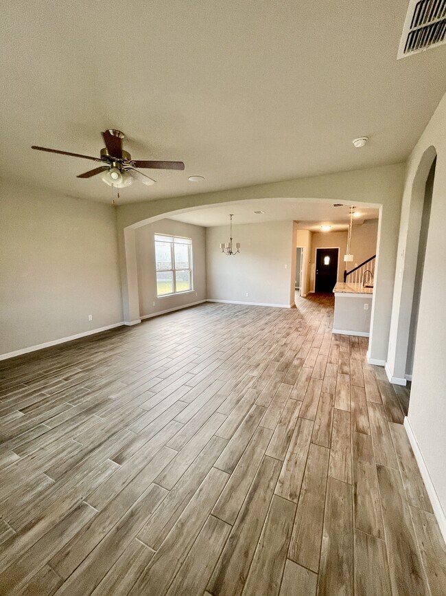 Building Photo - 15306 Comanche Grv