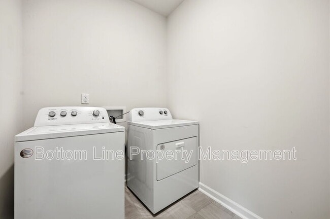 Building Photo - 413 Tucana St