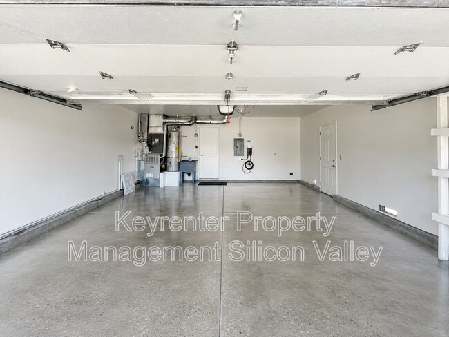 Building Photo - 1806 Blackmore Ct