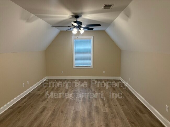 Building Photo - 564 Holden Dr
