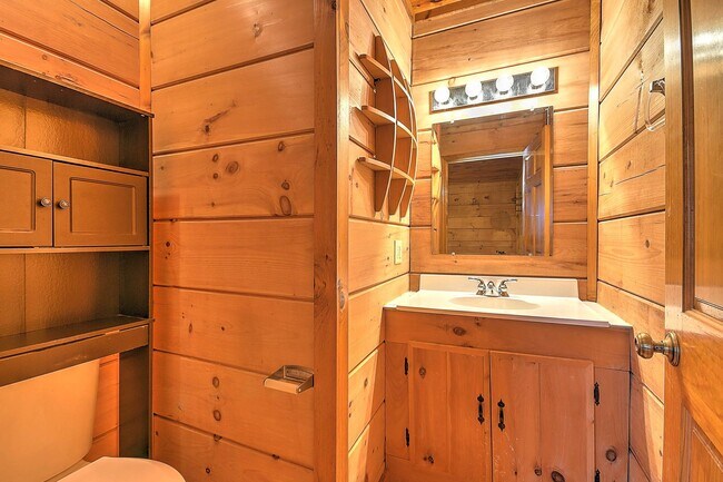 Building Photo - 13625 Horton Hwy