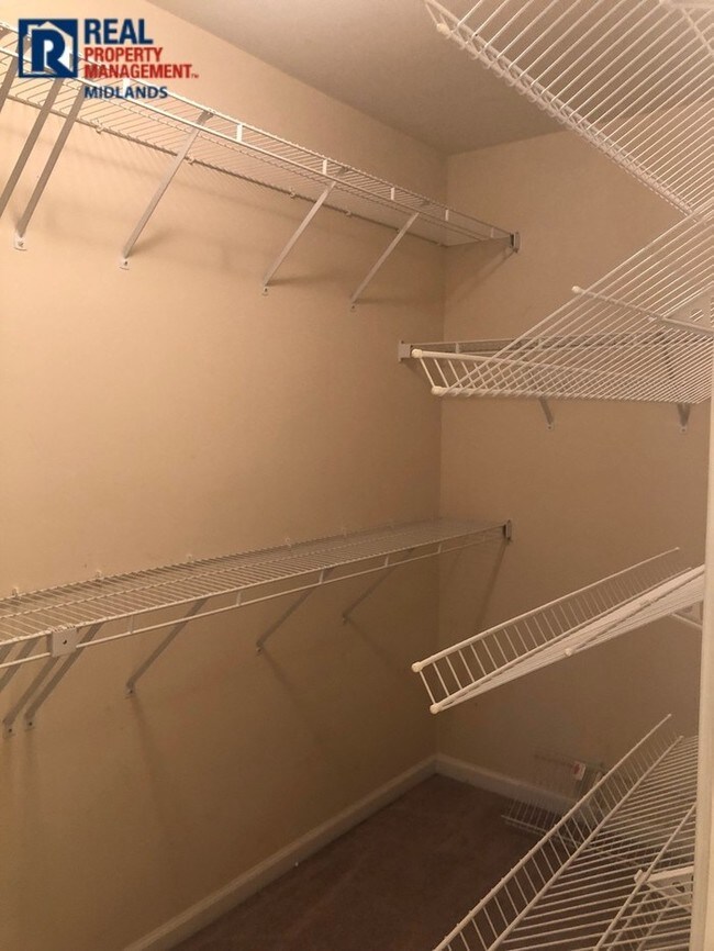 Building Photo - Spacious Home in Hopkins Area! Apply Now!