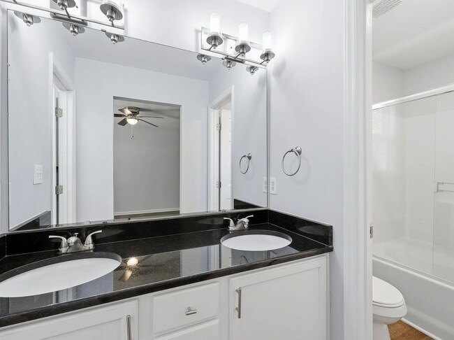 Building Photo - 2121 Ventana Ln