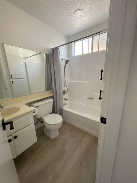 Building Photo - 47 Gaviota, 146