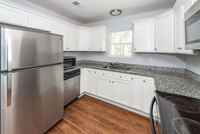 Building Photo - 2 Bedroom, 2 Bathroom Duplex - Moncks Corner