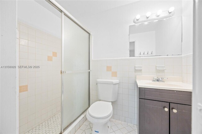 Building Photo - 2072 NE 169th St