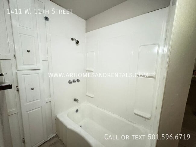 Building Photo - 1411 W 11th St