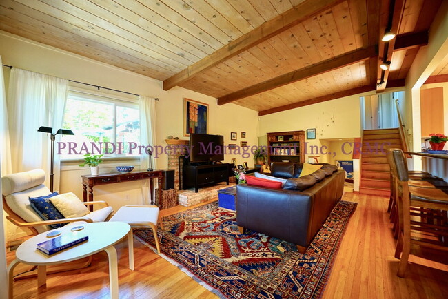 Building Photo - Quality San Anselmo Home Near Parks and Sc...